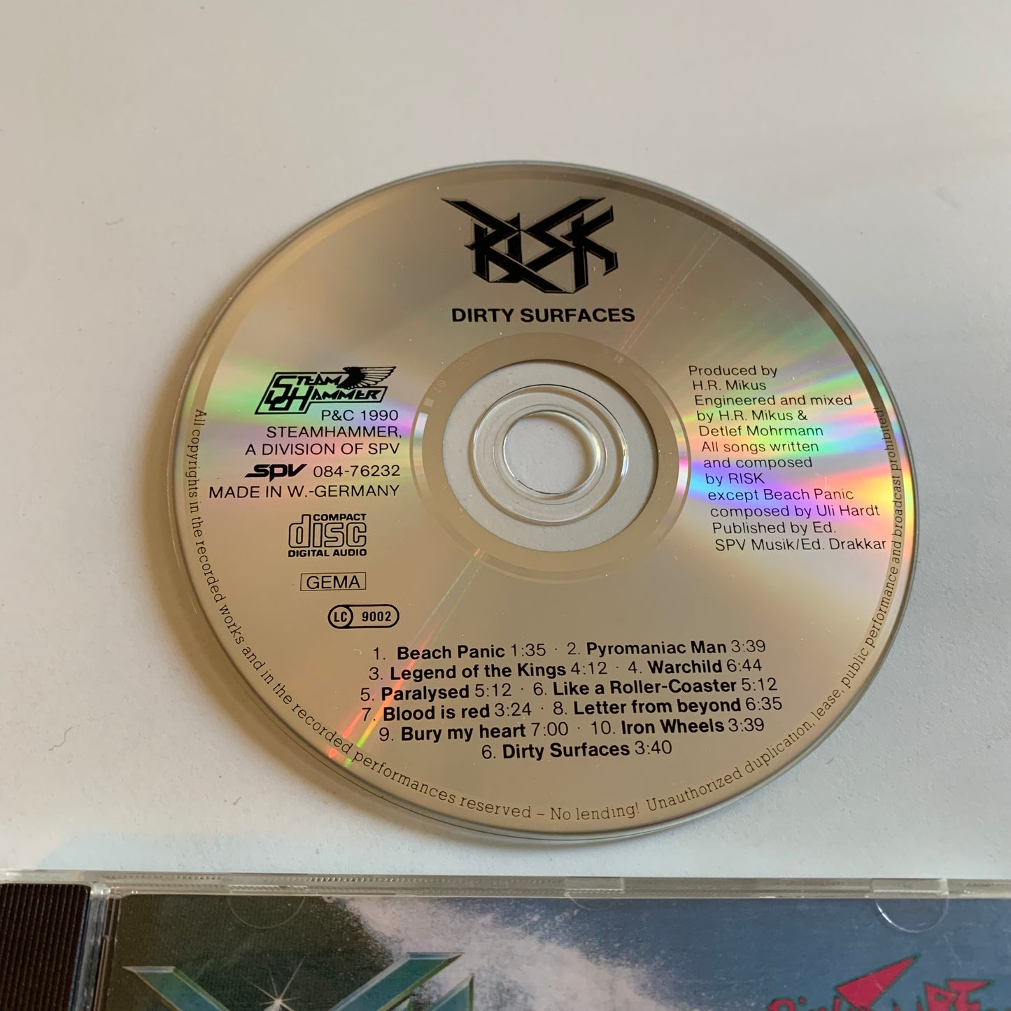 CD - Risk - Dirty Surfaces - 1990 Occasion