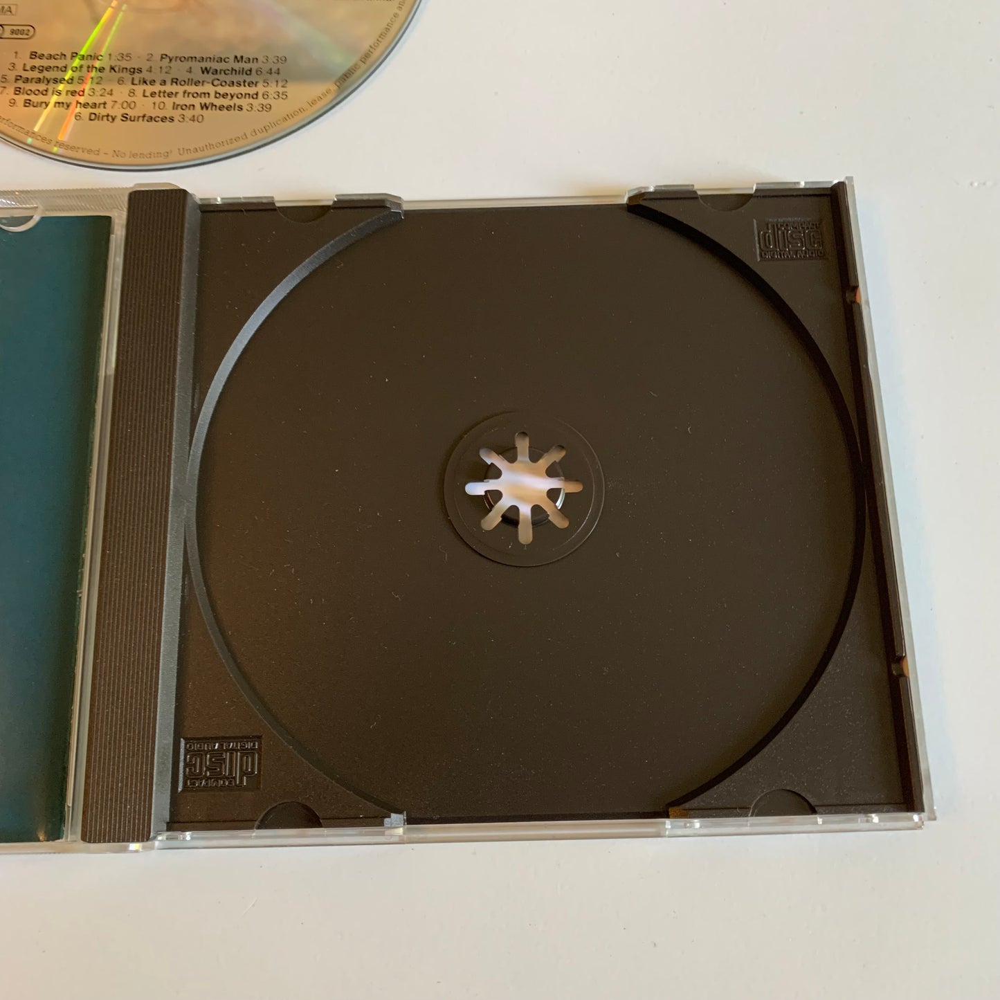 CD - Risk - Dirty Surfaces - 1990 Occasion