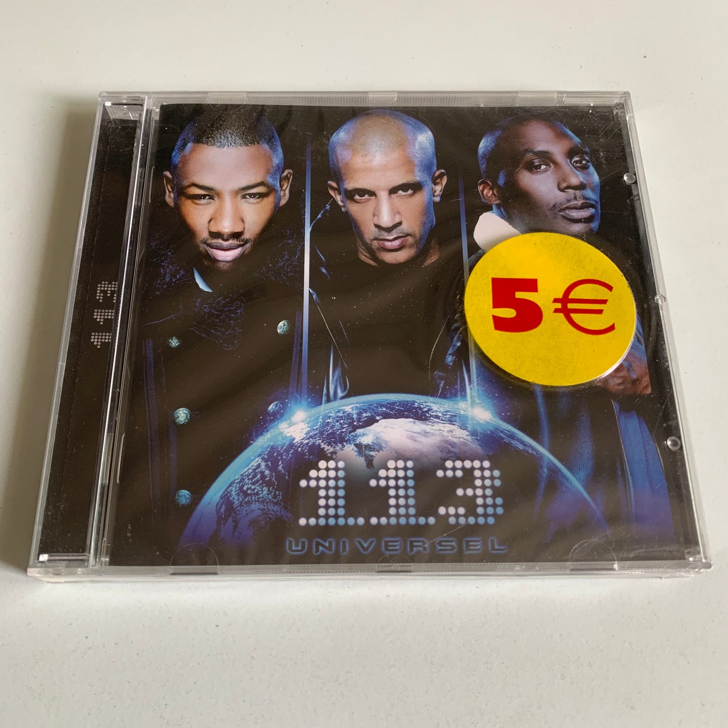 113 - Universel - 2010 Neuf