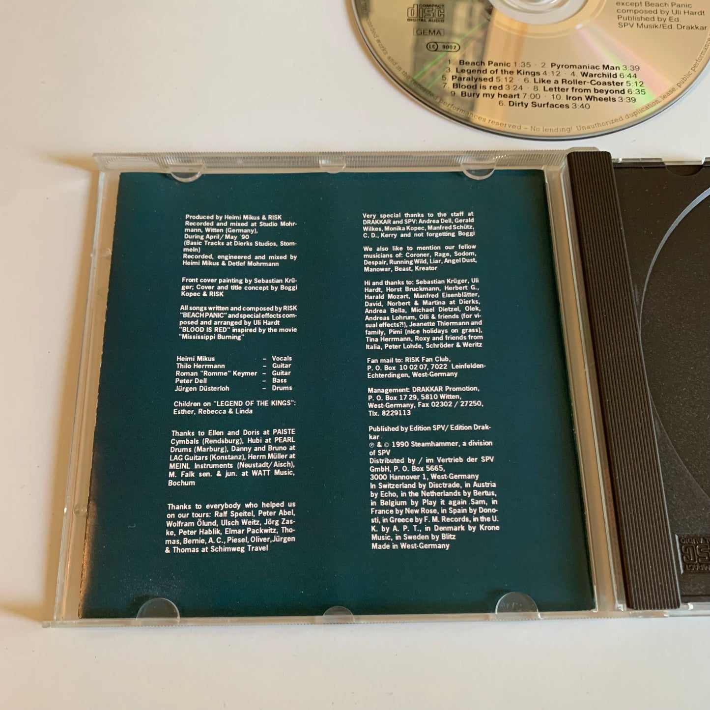 CD - Risk - Dirty Surfaces - 1990 Occasion
