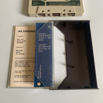 Jan Garbarek Group - Photo With Blue Sky, White Cloud, Windows And A Red Roof - 1979 Occasion