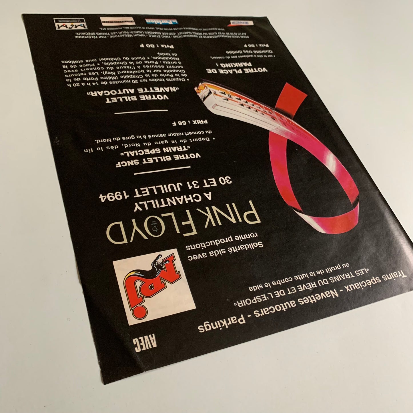 Affiche Originale Pink Floyd - Concert Chantilly 1994 - Page de Magazine 30x23cm