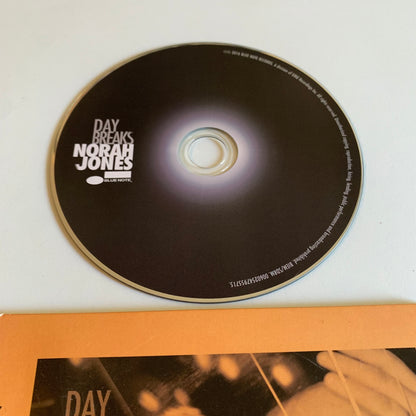 CD - Nora Jones - Day Breaks - 2016 Occasion