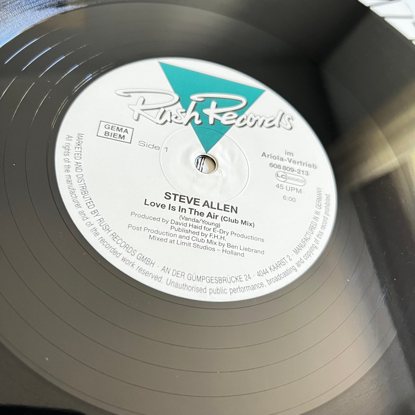 Steve Allen - Love Is In The Air - Single 1987